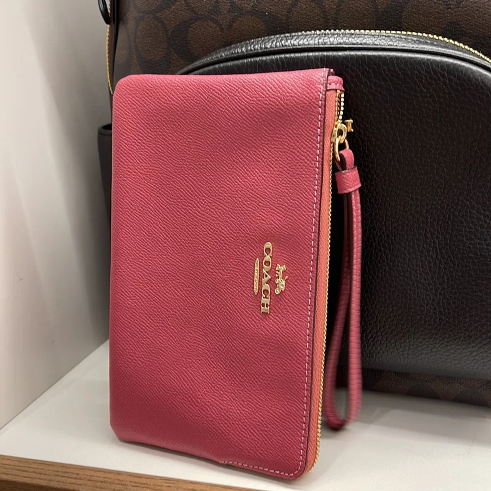 Coach Large Corner Zip Wristlet IM/Rouge